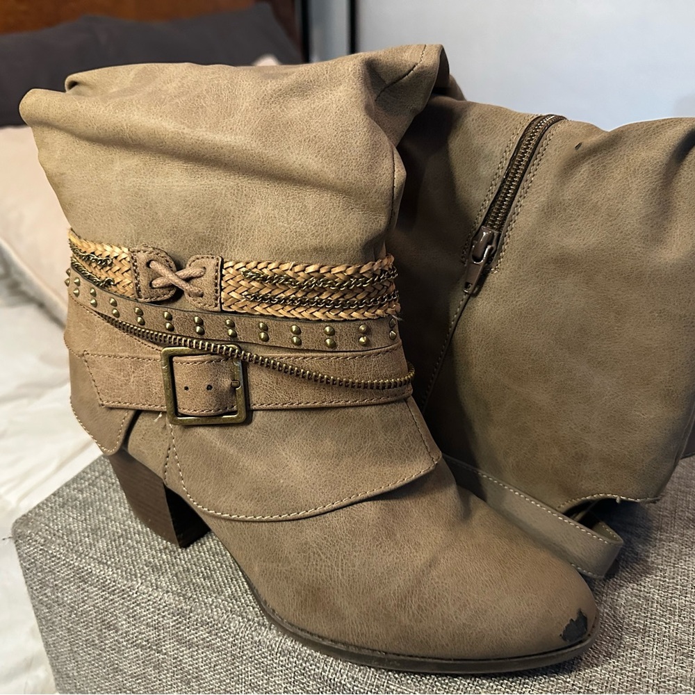 Tall knee length scrunch accessory boots